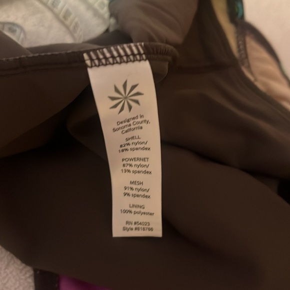 Athleta Swim Top Sz 34B - Picture 9 of 9